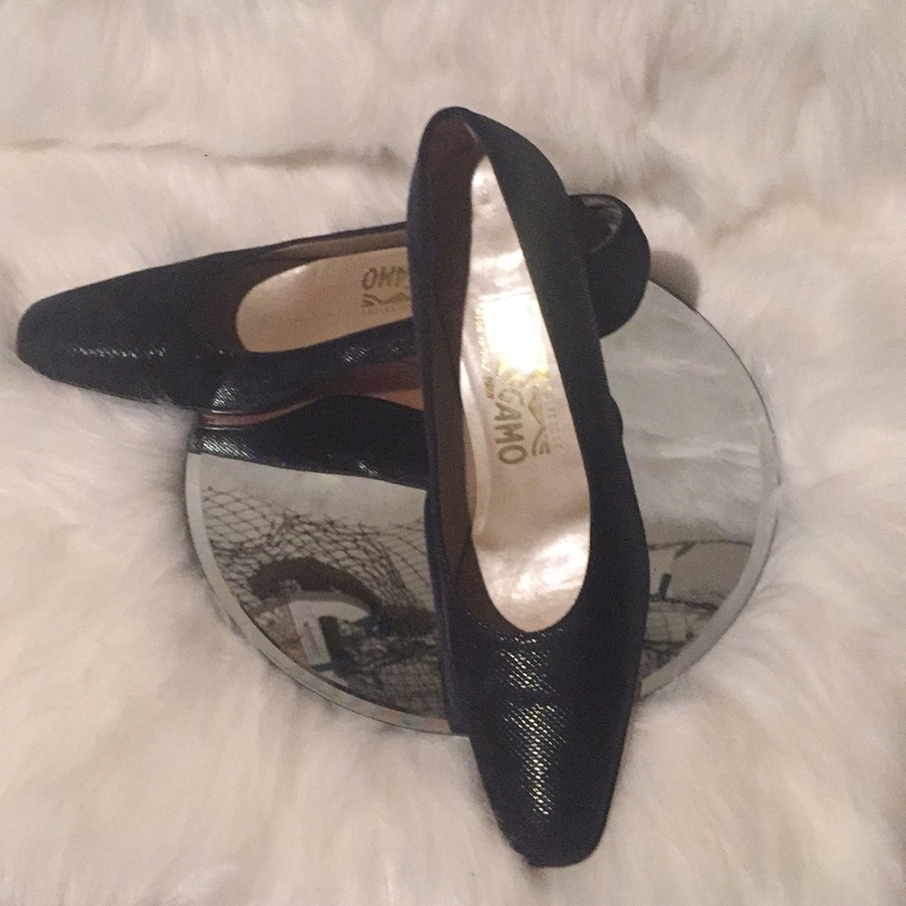 ✨SALVADORE FERRAGAMO✨PEBBLE BLUE SUEDE VTG PUMPS✨
